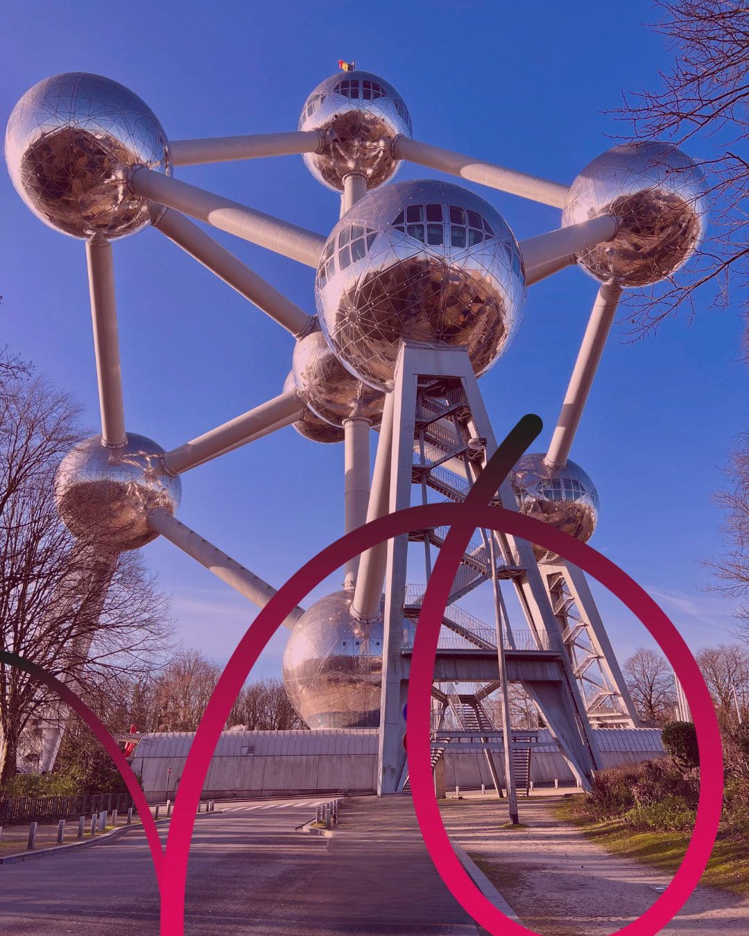 Atomium in day time