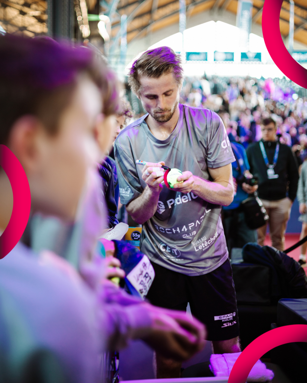 Clément Geens signant des autographes